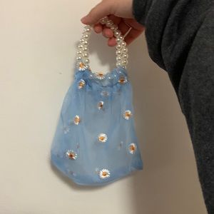 adorable, light blue, embroidered purse with pearl handles.🤍